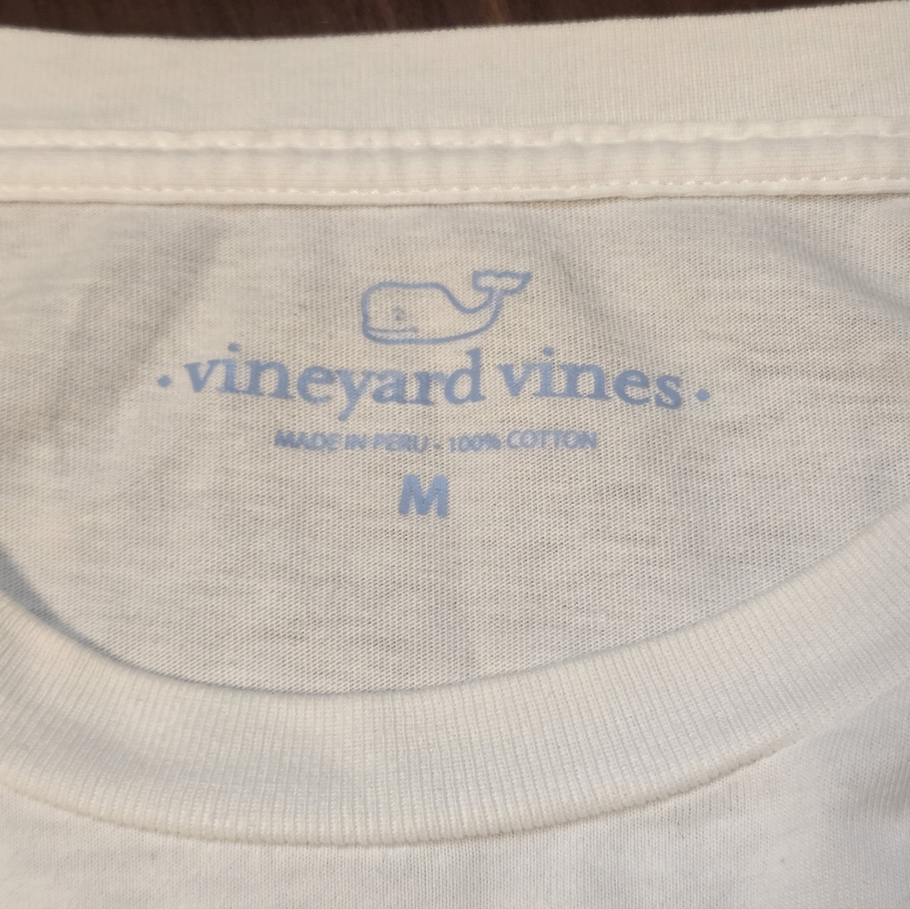 Vineyard Vines Medium Long Sleeve Pocket Tee "Dive Bar" Like New - Picture 5 of 8